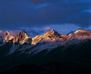 年轻人去洗浴中心打游戏了：玩《黑神话：悟空》要排队